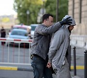 Vedamas sulaikytas įtariamasis