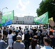 Pareigūnų protestas prie prezidentūros