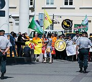 Pareigūnų protestas prie prezidentūros