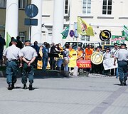 Pareigūnų protestas prie prezidentūros