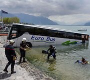 I&scaron; ežero traukiamas autobusas 