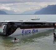 Autobusas ežere