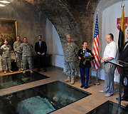 Cynthia A. Matuskevich apdovanojimo ceremonijos akimirka