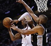 Ray Alleną bando sustabdyti Timas Duncanas