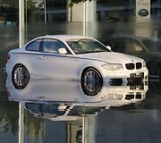 Apsemtas BMW automobilis