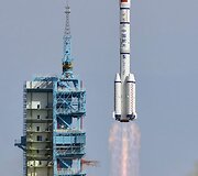 Raketos ne&scaron;ėjos &bdquo;Long March&ldquo; pakilimas 