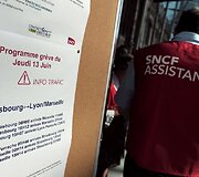 Prancūzijoje streikuoja geležinkelių ir traukinių darbuotojai.