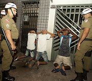 Policijos sulaikyti protestuotojai