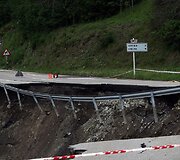 Sugriuvusi kelio dalis
