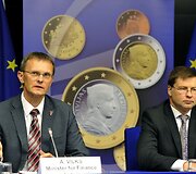 Latvijos finansų ministras Andris Vilks ir Latvijos ministras pirmininkas Valdis Dombrovski