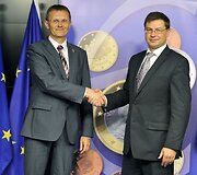 Latvijos finansų ministras Andris Vilks ir Latvijos ministras pirmininkas Valdis Dombrovski