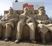Winstono Churchill, Franklino Delano Roosevelto ir Josefo Stalino smėlio skulptūros