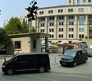 Bo Xilai i&scaron;vežamas i&scaron; teismo