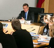 Projekto &bdquo;Moksleiviai &ndash; į Vyriausybę&ldquo; dalyviai susitiko su Algirdu Butkevičiumi.