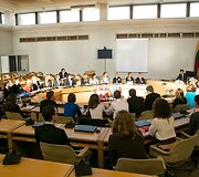 Projekto &bdquo;Moksleiviai &ndash; į Vyriausybę&ldquo; dalyviai susitiko su Algirdu Butkevičiumi.