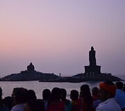 Drauge su piligrimais pasitinkame saulę ten, kur suteka 3 vandenynai. Kanjakumari. Indija.