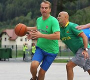 Lietuvos sirgaliai Slovėnijoje žaidžia krep&scaron;inį.