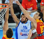 Georgios Printezis (centre)