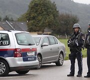 Įvykio vietoje policininkai užblokavo kelią.