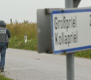 Įvykio vietoje policininkai užblokavo kelią.