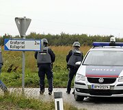 Įvykio vietoje policininkai užblokavo kelią.