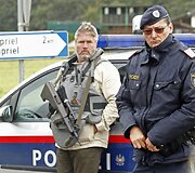 Įvykio vietoje policininkai užblokavo kelią.