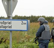 Įvykio vietoje policininkai užblokavo kelią.