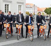 Vilniaus meras Artūras Zuokas ir Danijos princas Frederikas važinėjosi dviračiais