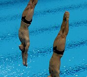 &Scaron;uoliai į vandenį