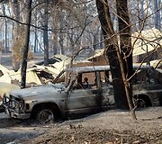 Australijoje sudegęs namas ir automobilis