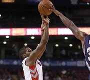 Edo Daviso blokas Dwightui Buycksui