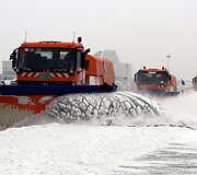 Harbino oro uoste valomas pakilimo takas.