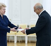 Lietuvos prezidentė Dalia Grybauskaitė ir Bosnijos ir Hercegovinos ambasadorius Kemalas Mufticas