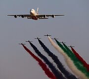 JAE oro pajėgų akrobatų lydimas &bdquo;Airbus A380&ldquo; lėktuvas 