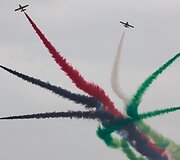 JAE oro akrobatų pasirodymas