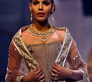 Meera Muzaffar Ali kolekcija