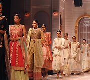 Meera Muzaffar Ali kolekcija