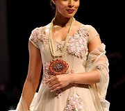Pallavi Jaikishan kolekcija