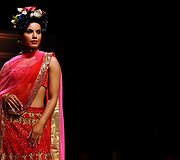 &bdquo;Falguni & Shane Peacock&ldquo; kolekcija