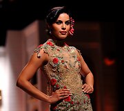 &bdquo;Falguni & Shane Peacock&ldquo; kolekcija