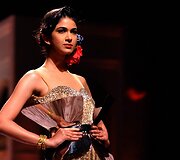 &bdquo;Falguni & Shane Peacock&ldquo; kolekcija