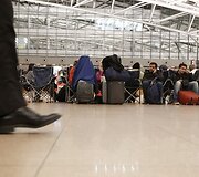 At&scaron;auktų skrydžių laukiantys keleiviai