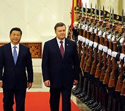 Kinijos prezidentas Xi Jinpingas ir Ukrainos prezidentas Viktoras Janukovyčius