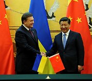 Ukrainos prezidentas Viktoras Janukovyčius ir Kinijos prezidentas Xi Jinpingas