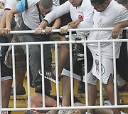 &bdquo;Vasco da Gama&ldquo; futbolo fanai mu&scaron;a &bdquo;Atletico Paranaense&ldquo; gerbėją