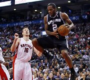 Kawhi Leonardas (su kamuoliu)