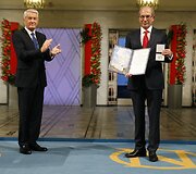 Norvegijos Nobelio komiteto pirmininkas Thorbjornas Jaglandas ir Cheminio ginklo uždraudimo organizacijos generalinis direktorius Ahmetas Uzumcu