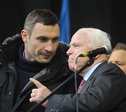 Vitalijus Klyčko ir JAV senatorius Johnas McCainas