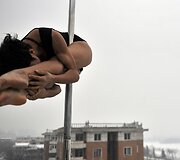 &Scaron;okis aplink stulpą