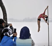 &Scaron;okis aplink stulpą